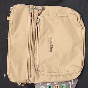 Baggallini pocket crossbody